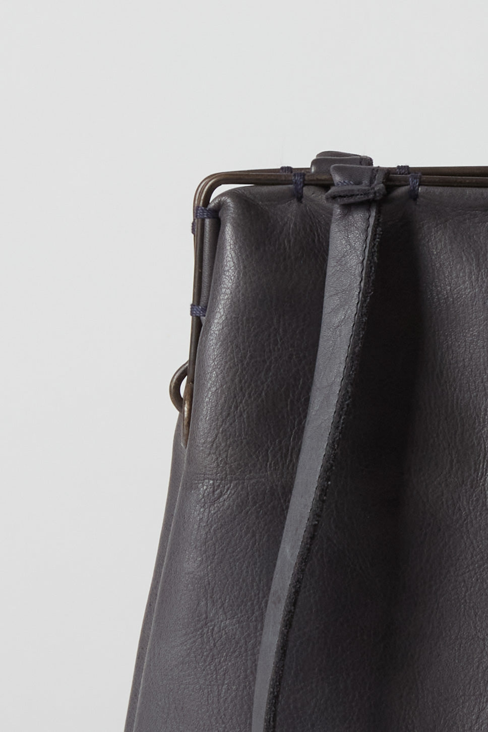SILVER RIM FLAT SHOULDER BAG