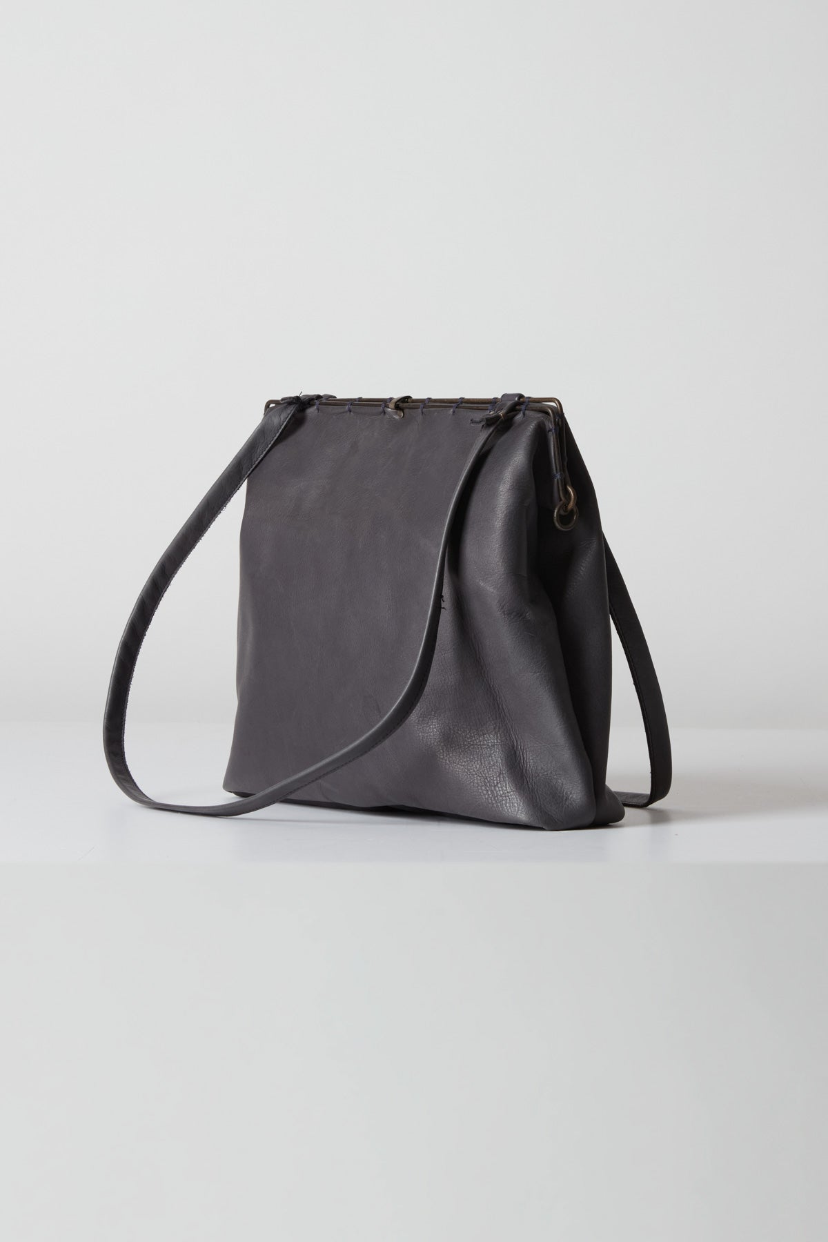 SILVER RIM FLAT SHOULDER BAG