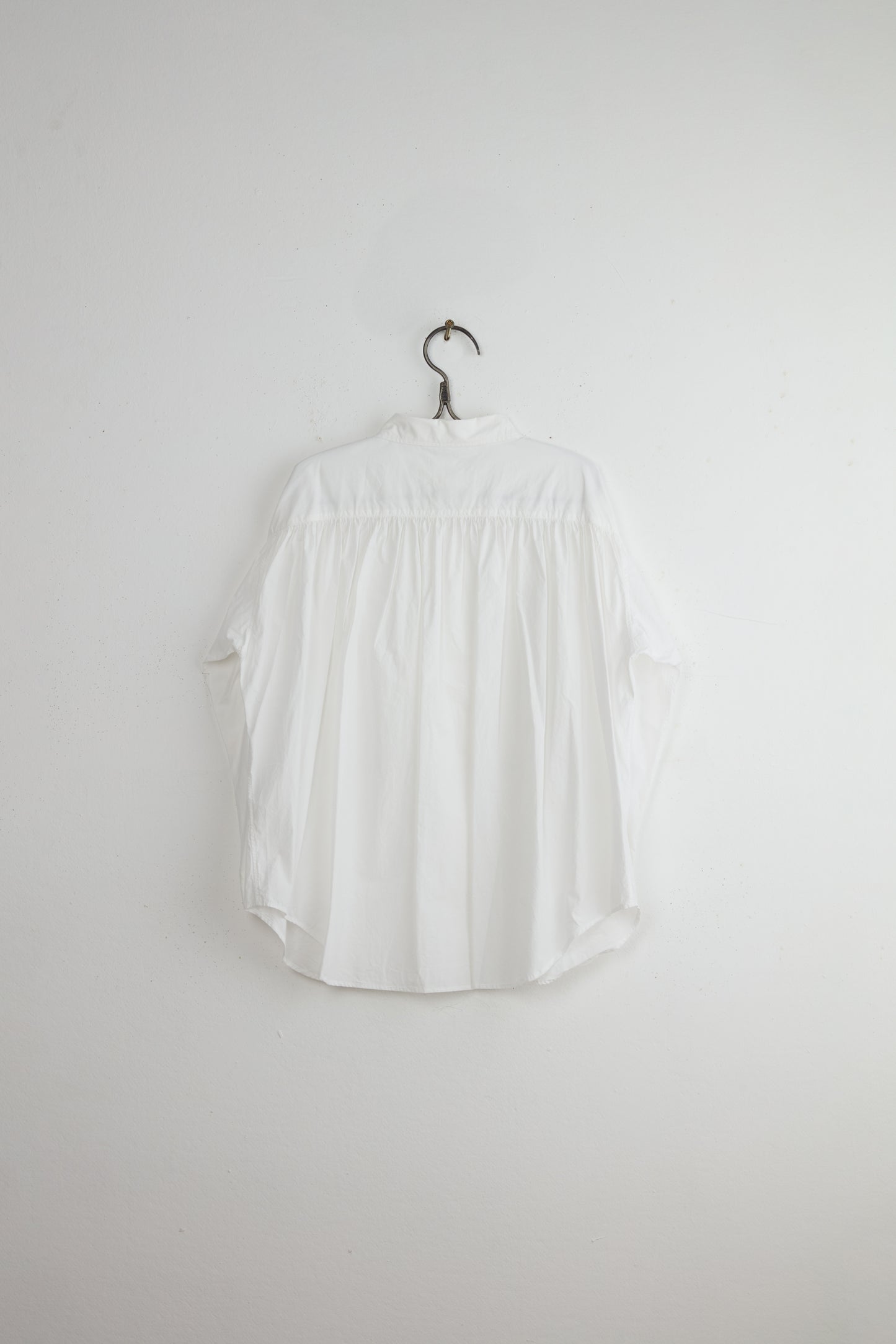 BACK GATHERED SHIRT