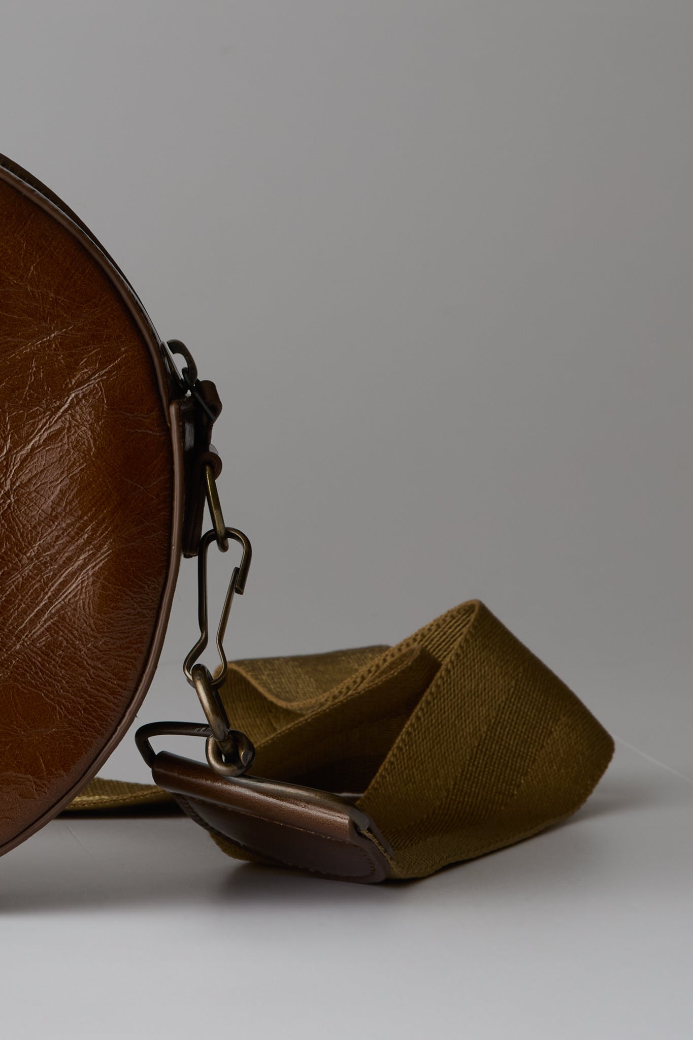 ROUND SMALL CLUTCH