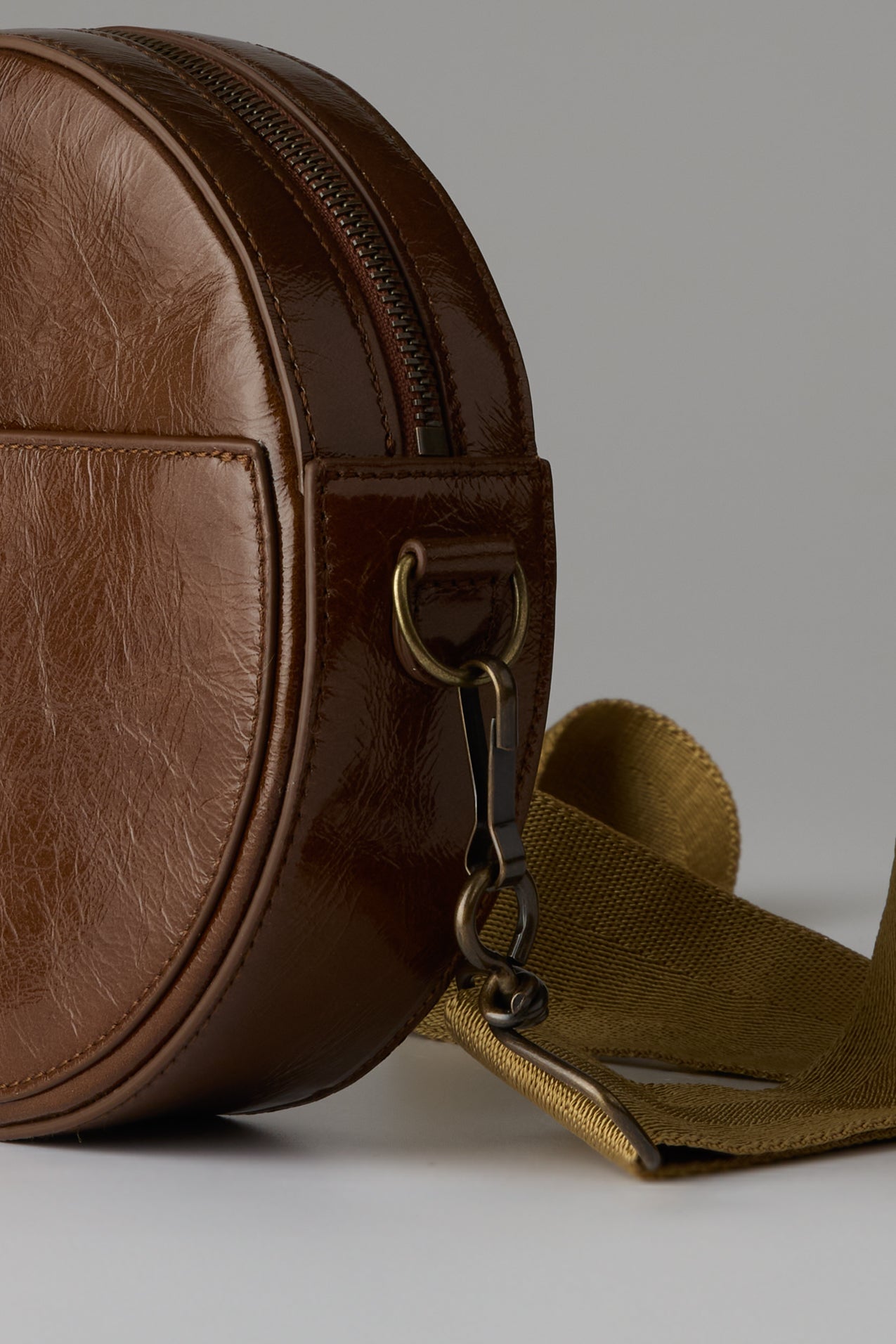 ROUND SMALL CLUTCH