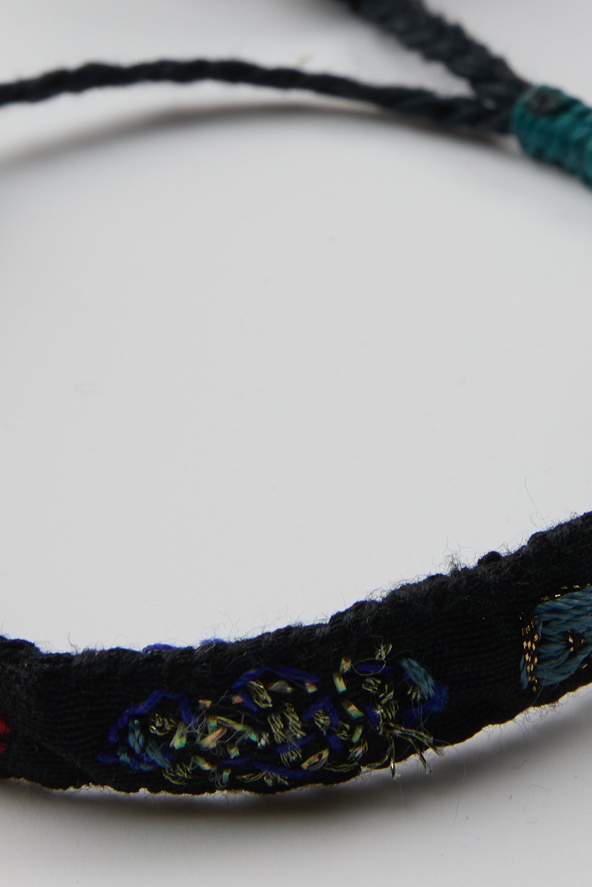 BLACK EMBROIDERED BRACELET