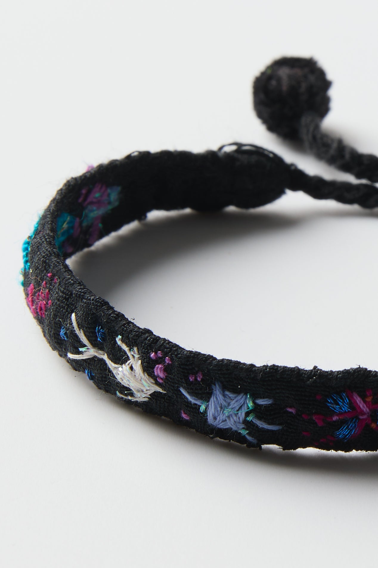 BLACK EMBROIDERED BRACELET