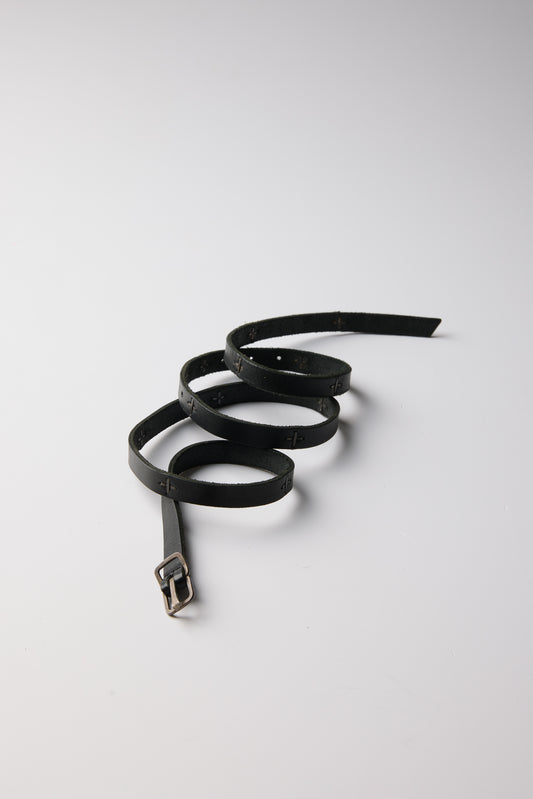 SMALL BUCKLE CROSS STUDDED SKINY BELT