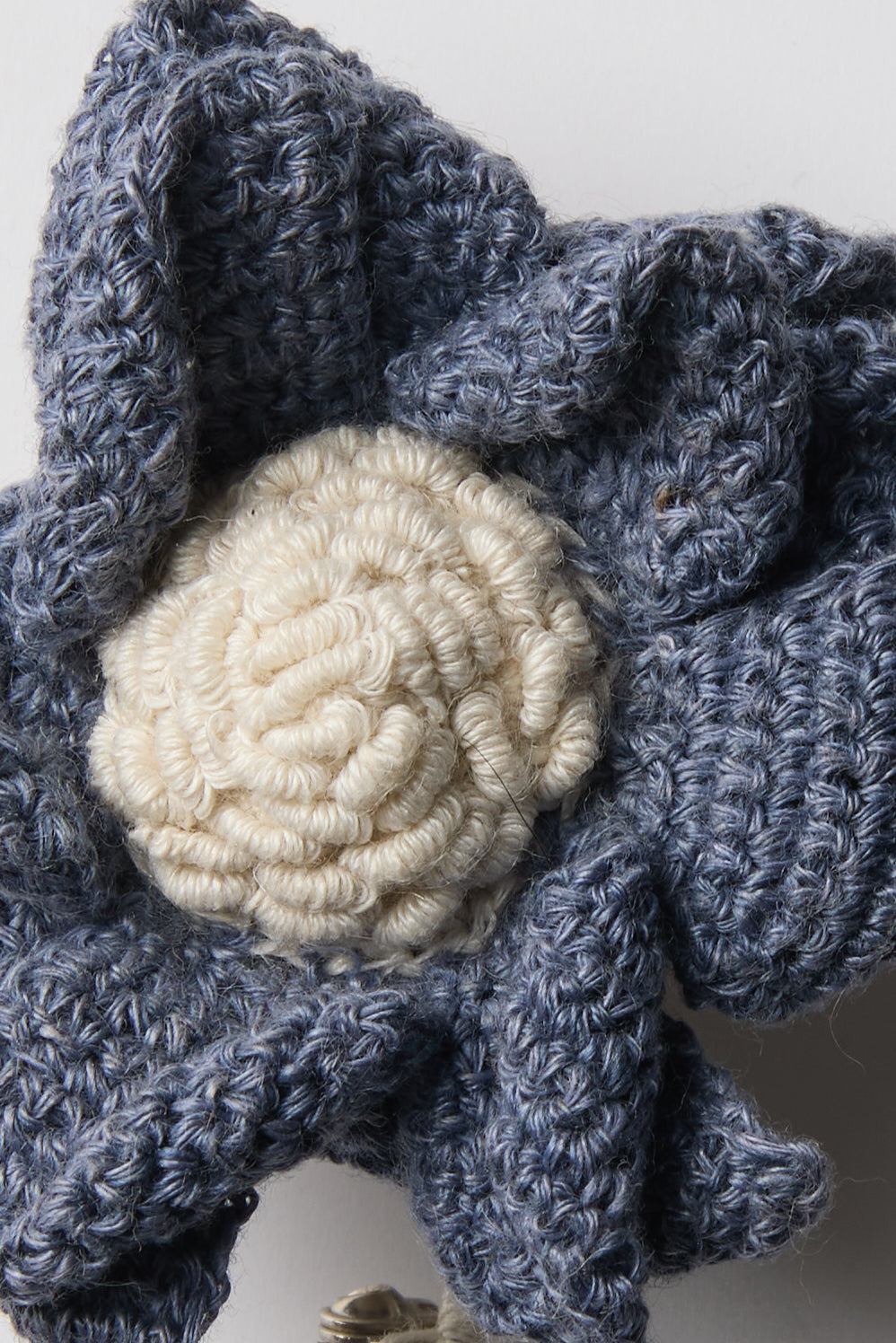 BLUE/WHITE BROOCH