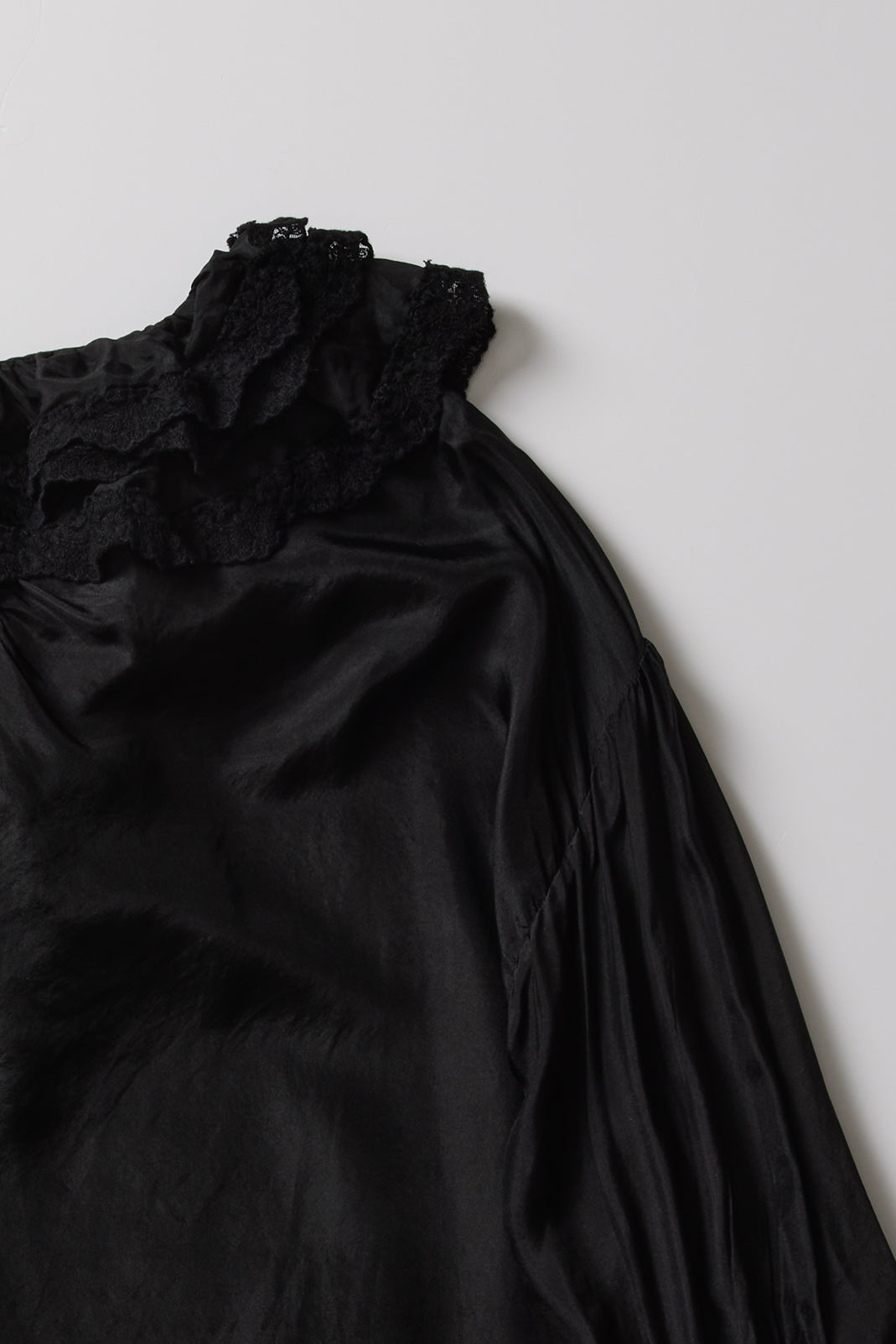 ROMANTIC LACE BLOUSE