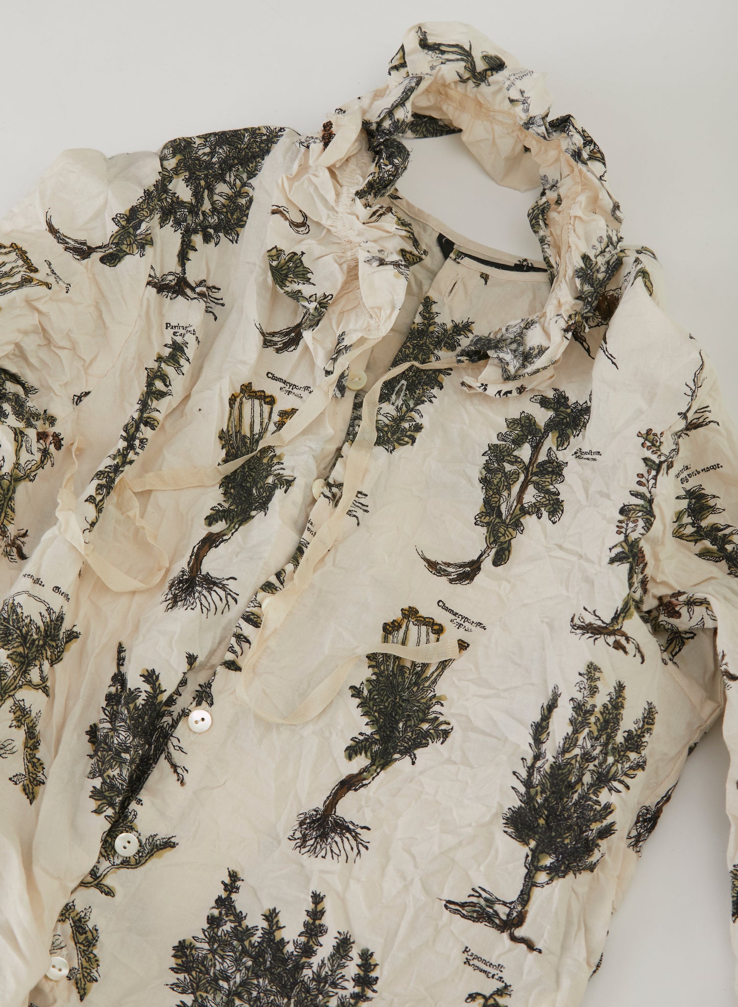 Relax Herbal Print Ruffle Collarless Blouse
