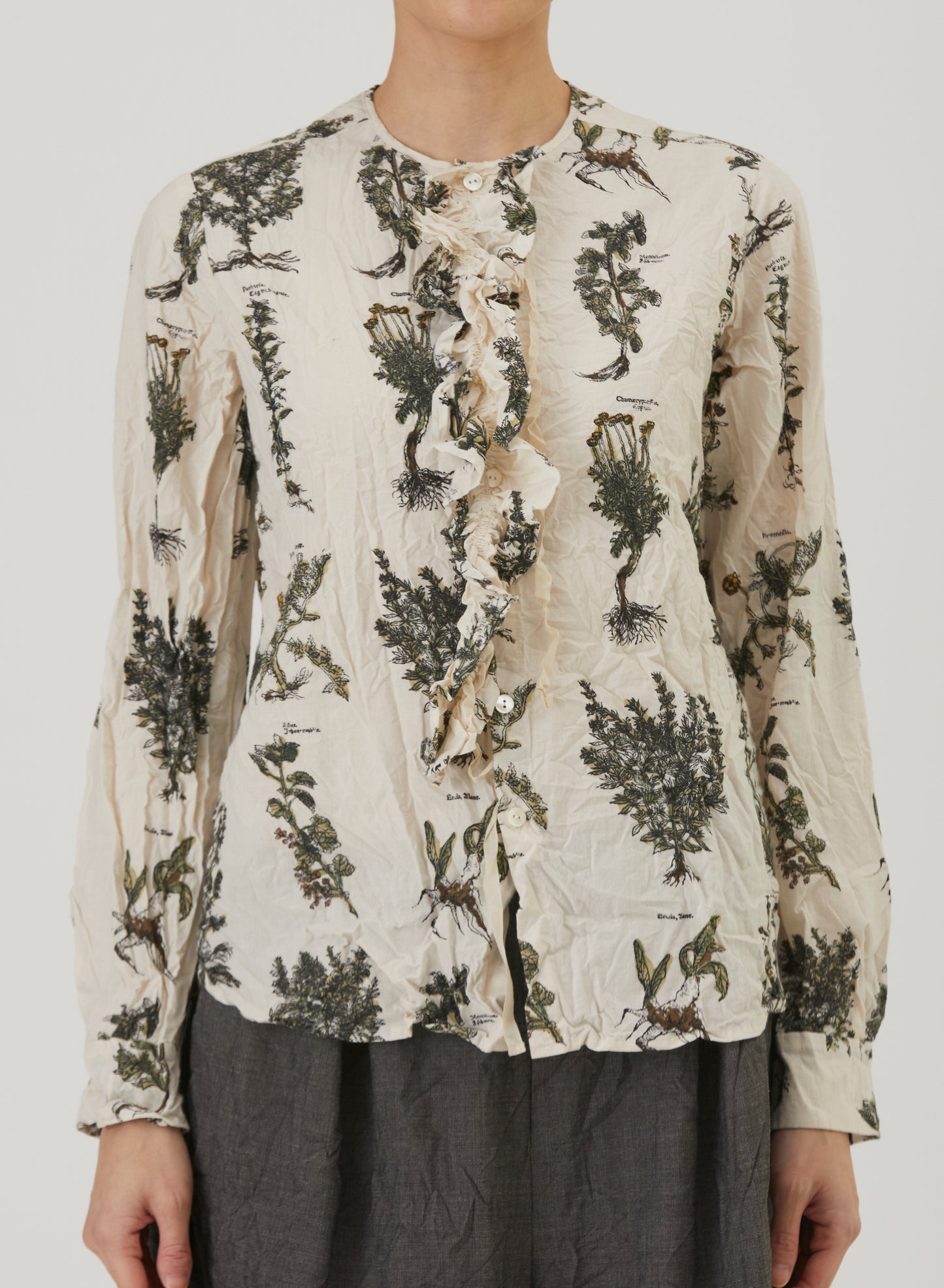 Relax Herbal Print Ruffle Collarless Blouse