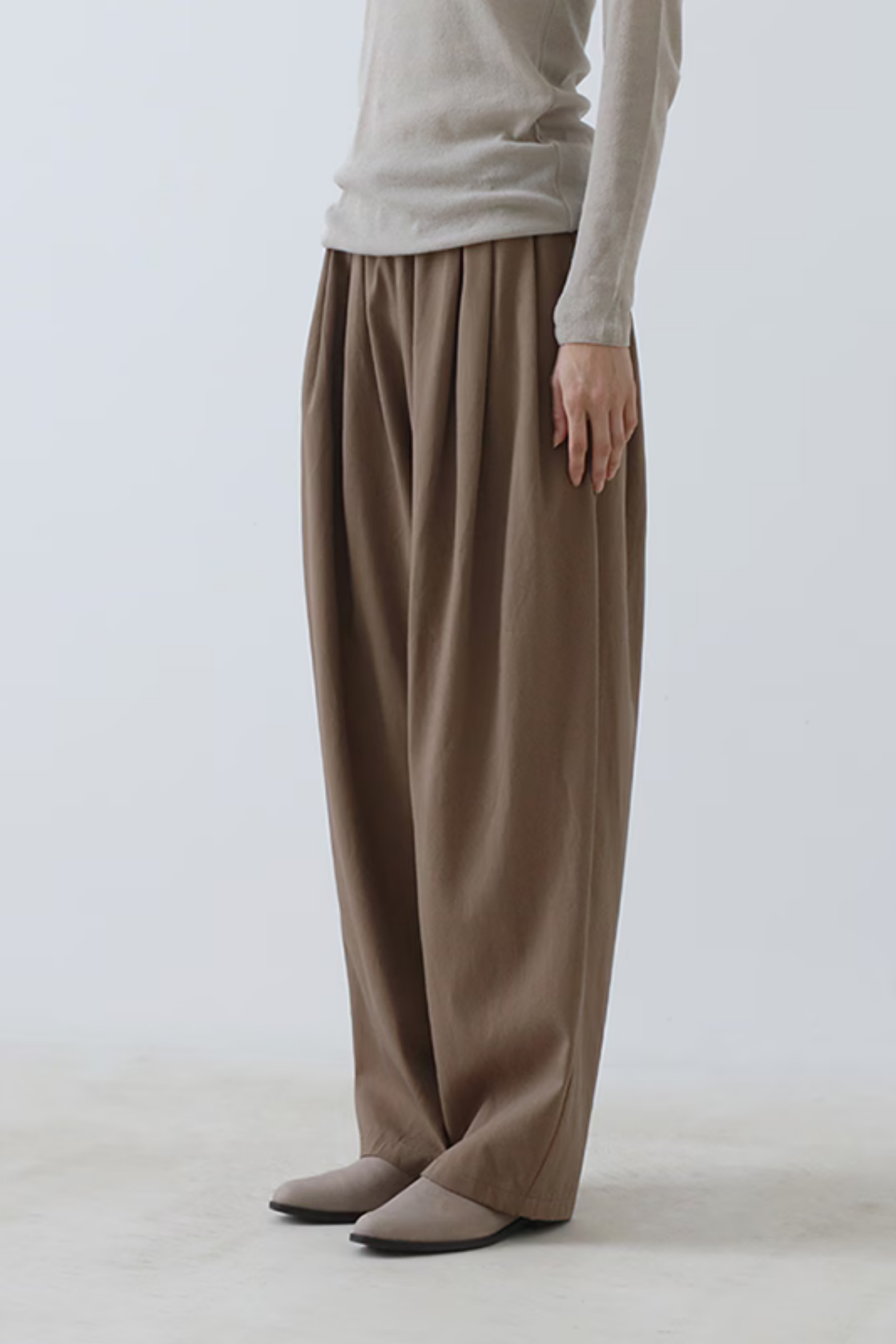 TUCK WIDE PANTS