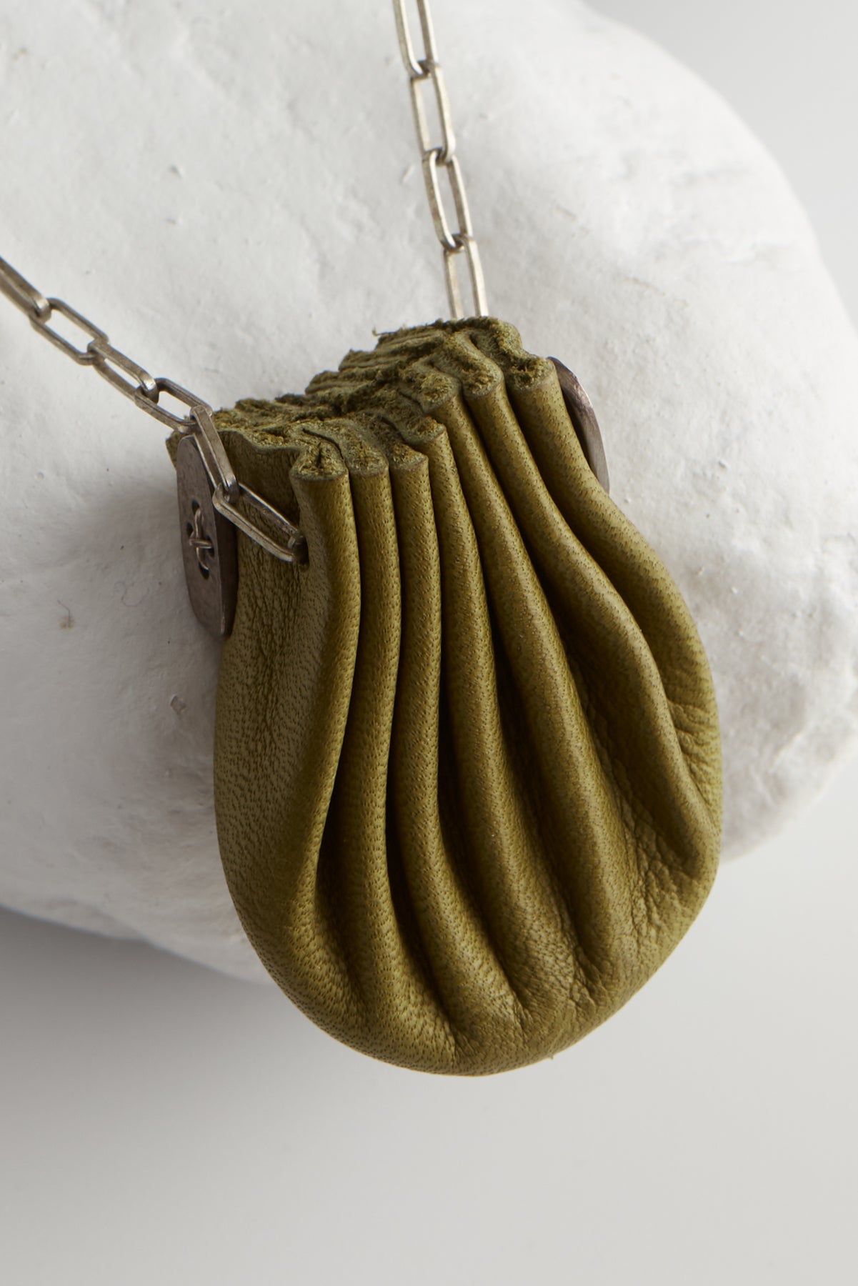 MINI SHELL POUCH NECKLACE