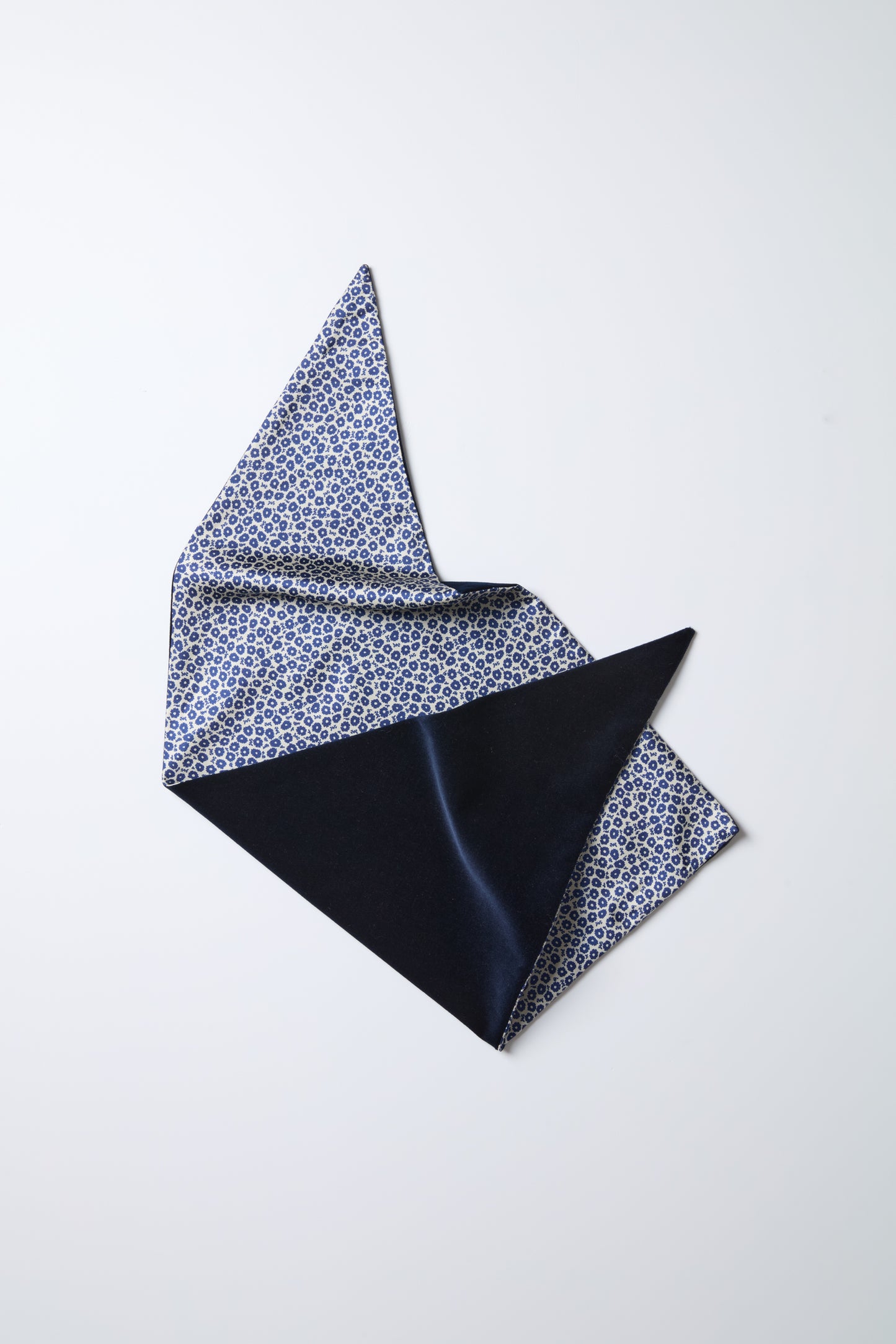 TRIANGLE VELVET SCARF