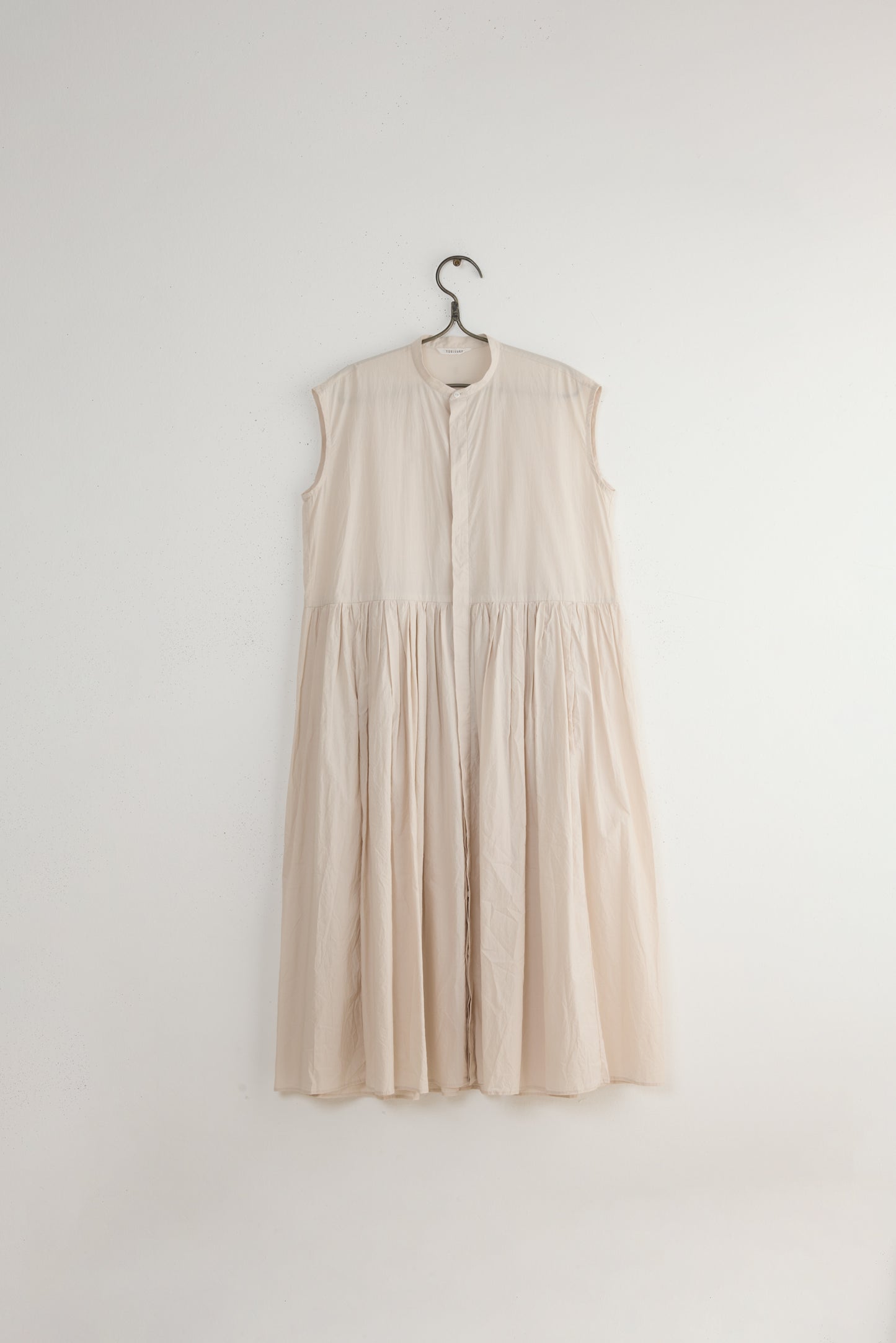 SLEEVELESS PLEATED SHIRT DRESS