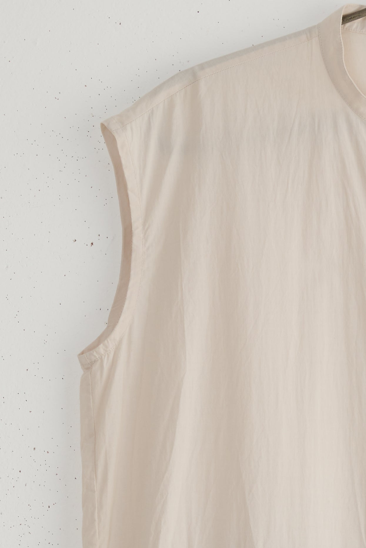 SLEEVELESS PLEATED SHIRT DRESS