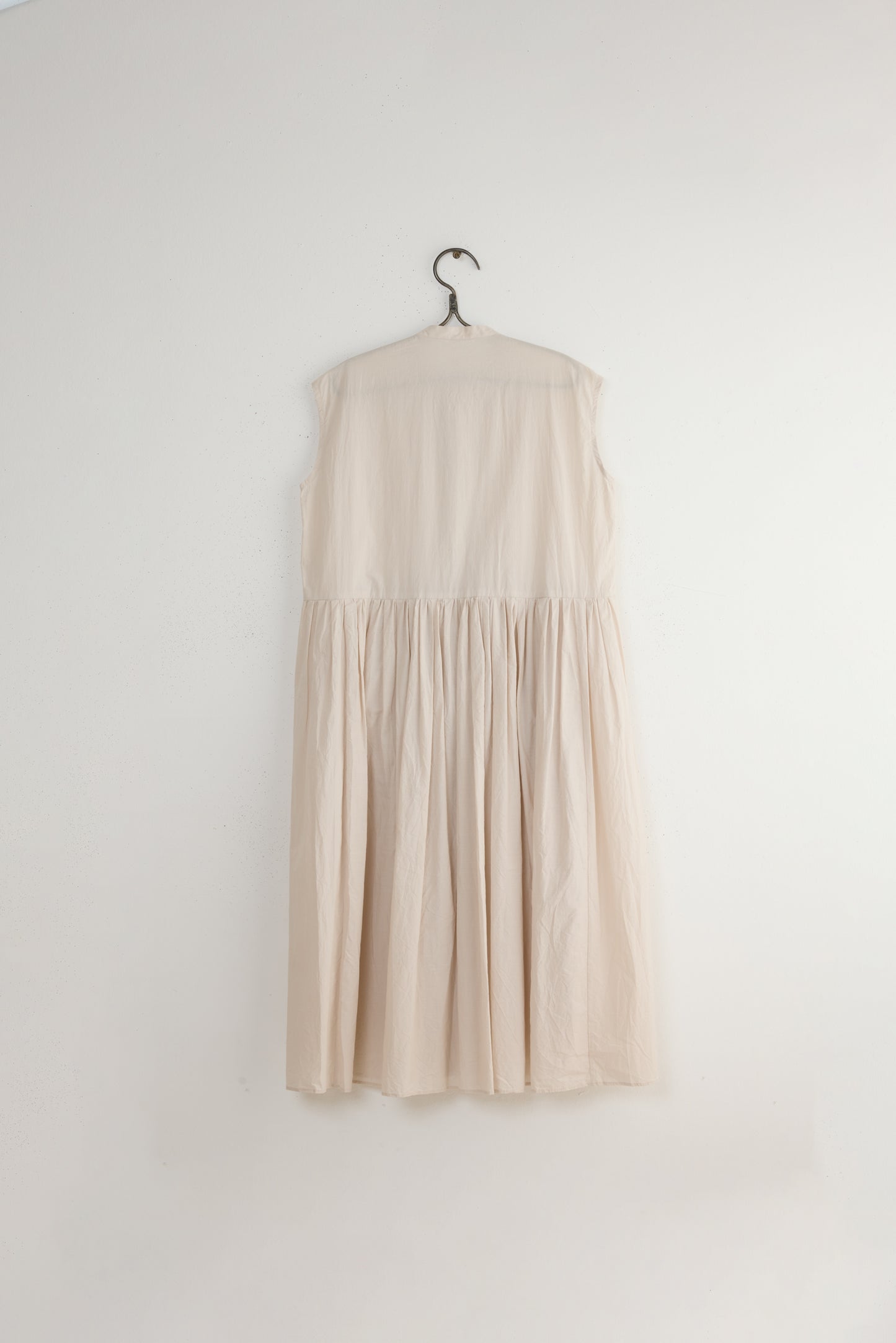 SLEEVELESS PLEATED SHIRT DRESS