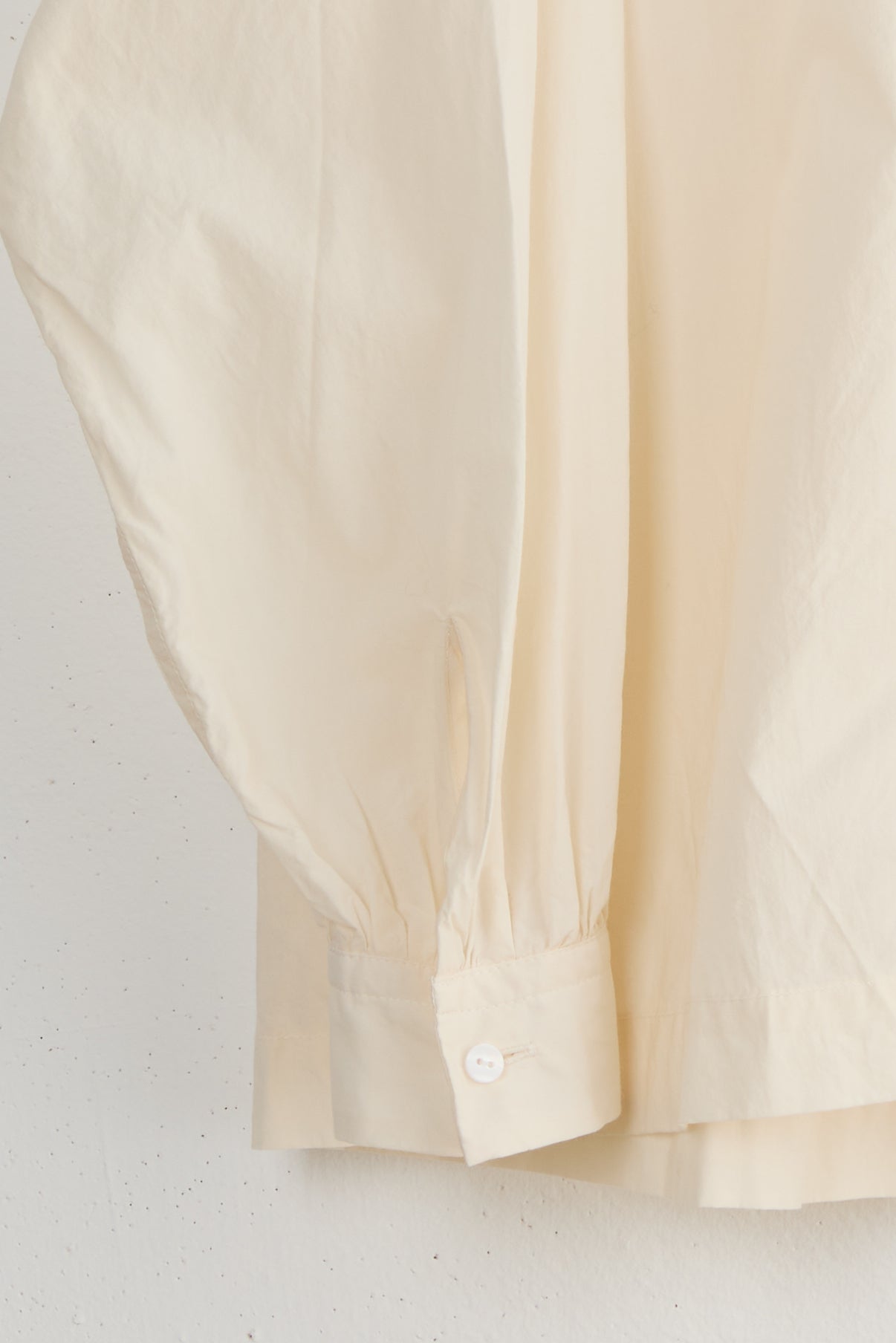 L PIN TUCK SHIRT