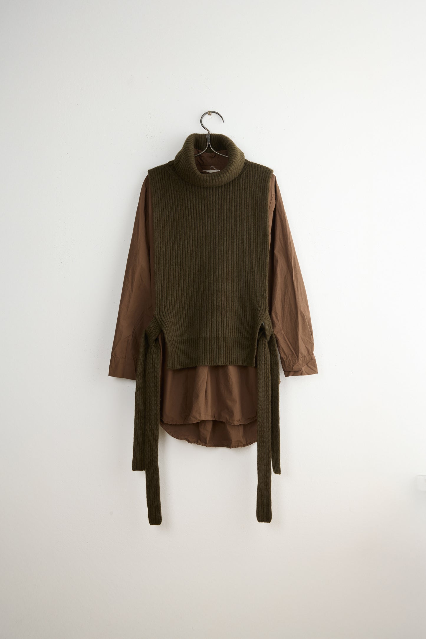 SLV HIGH NECK VEST