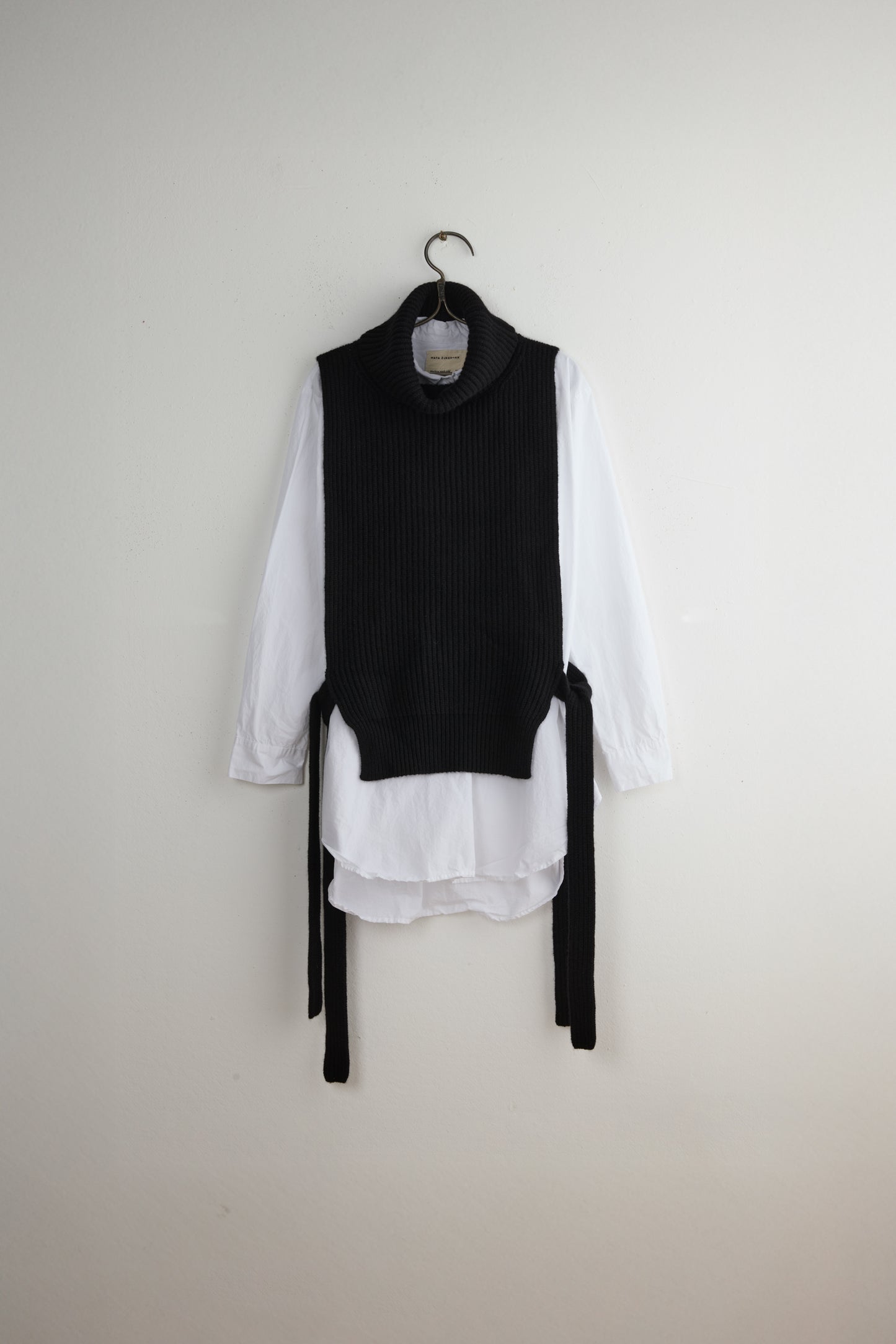 SLV HIGH NECK VEST