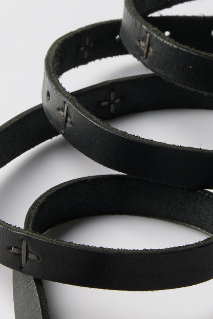 SMALL BUCKLE CROSS STUDDED SKINY BELT