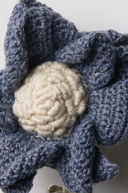 BLUE/WHITE BROOCH