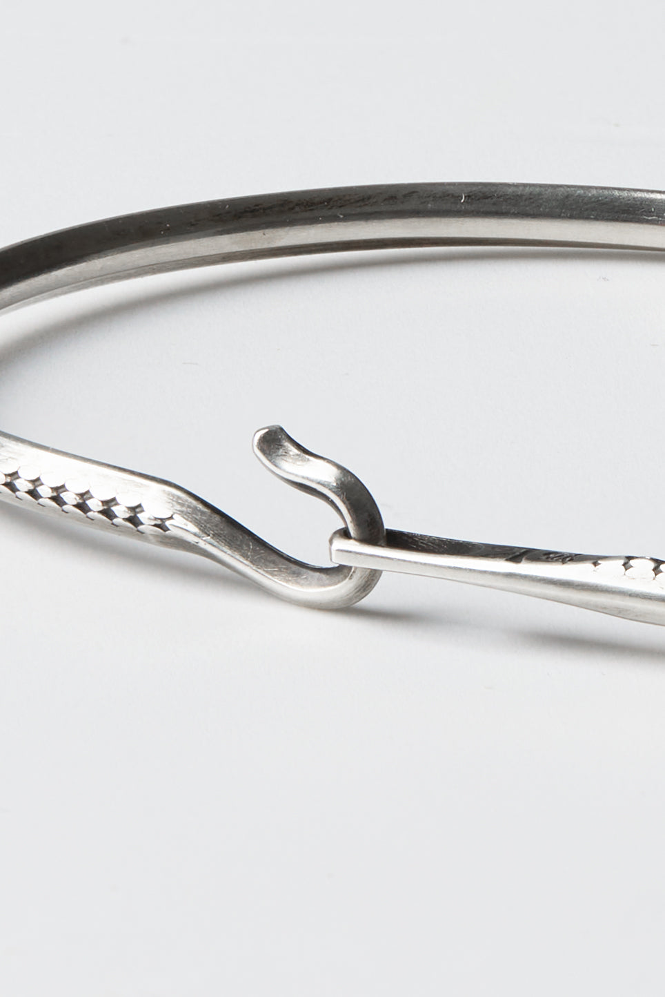 SIDE HOOK ROPE BANGLE