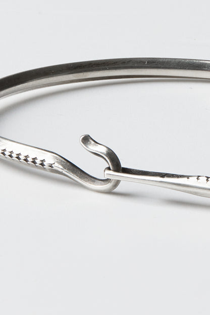 SIDE HOOK ROPE BANGLE