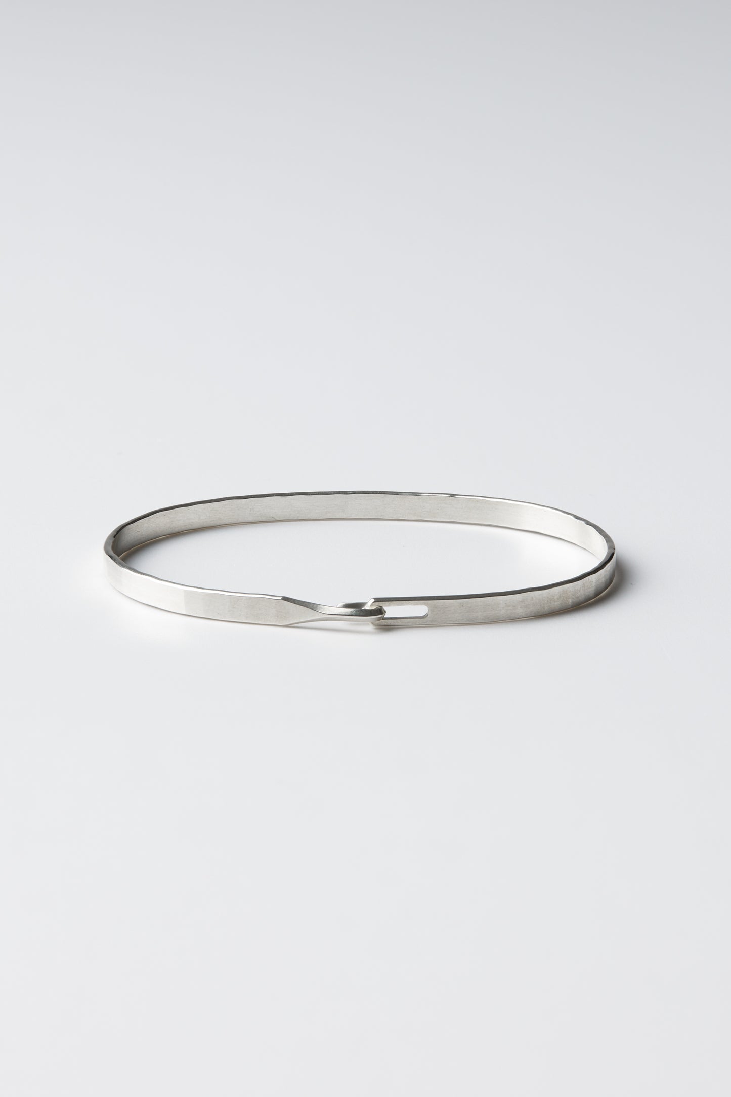 HOOK BAND BANGLE