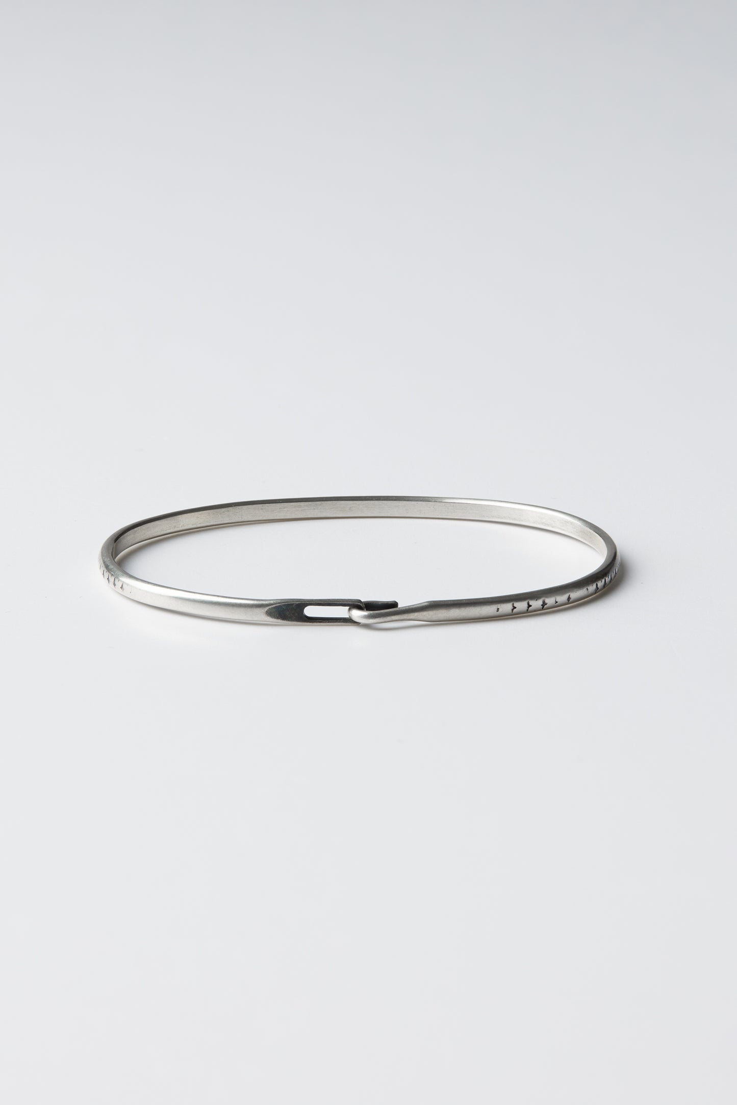 HOOK PATTERN BANGLE