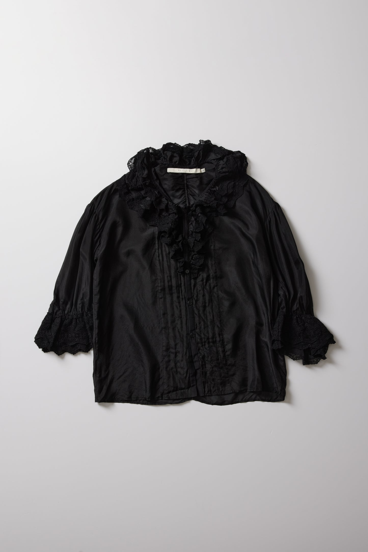 ROMANTIC LACE BLOUSE