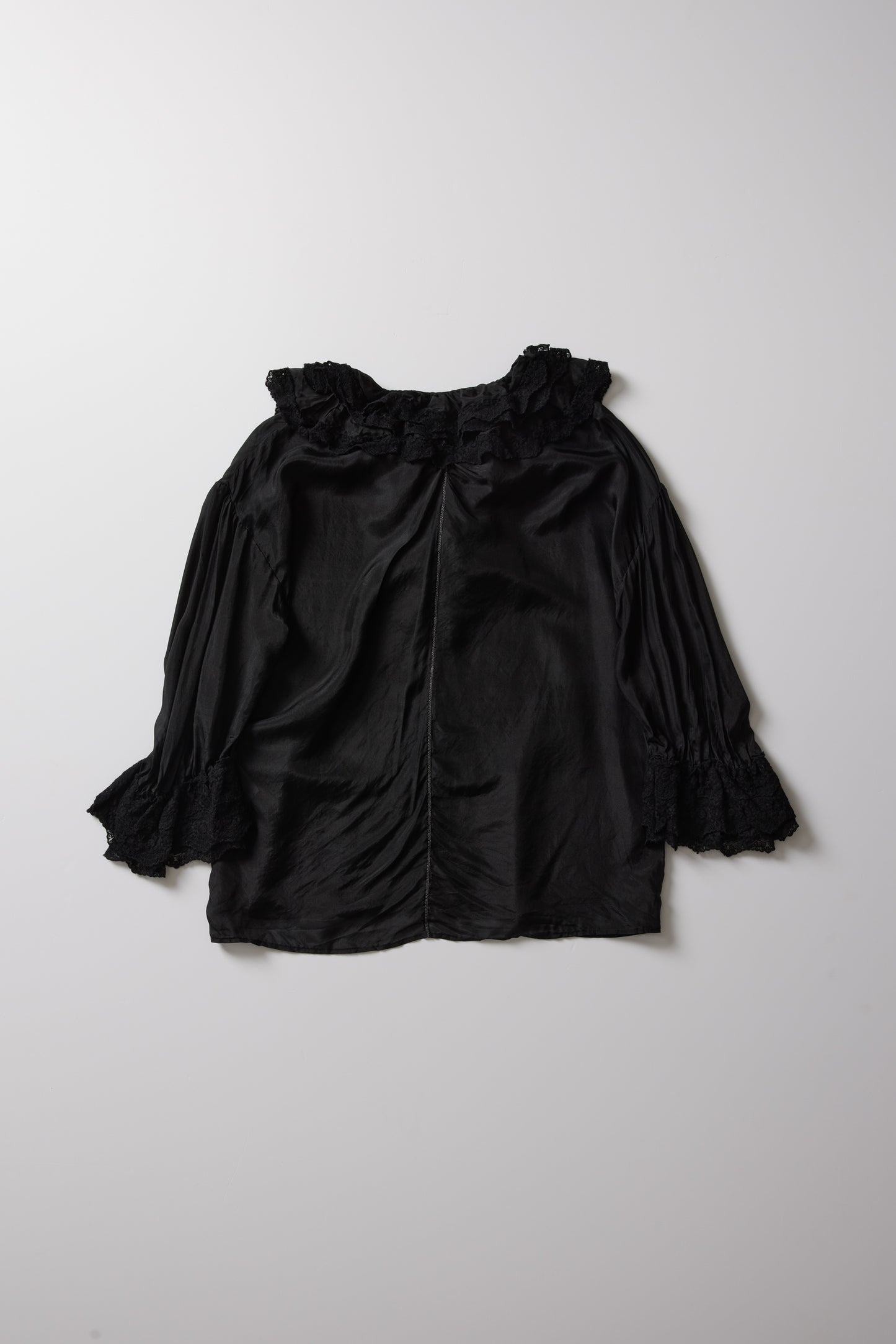 ROMANTIC LACE BLOUSE