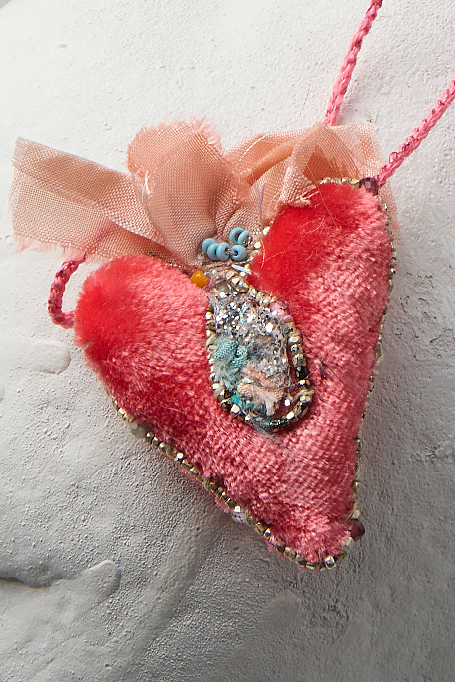 EMBROIDERED VELVET HEART NECKLACE