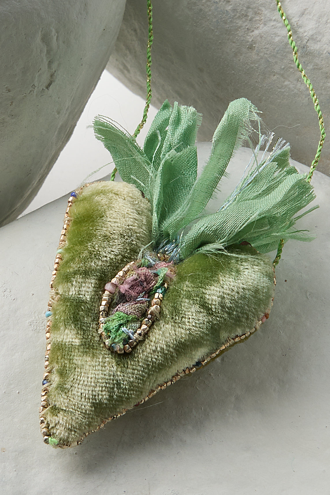 EMBROIDERED VELVET HEART NECKLACE