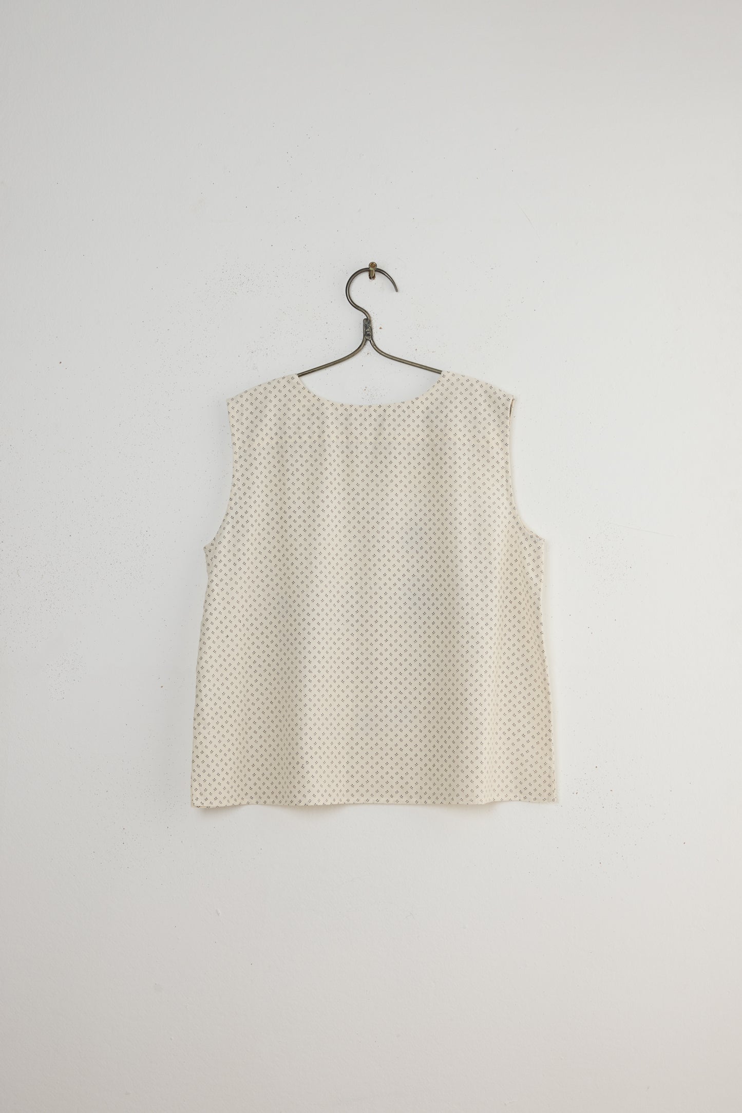 ROOT SLEEVELESS BLOUSE
