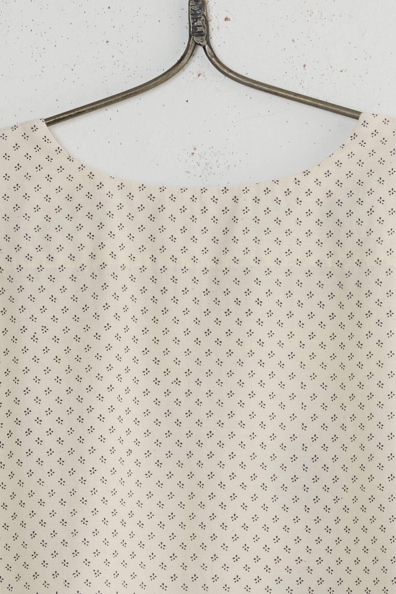 ROOT SLEEVELESS BLOUSE