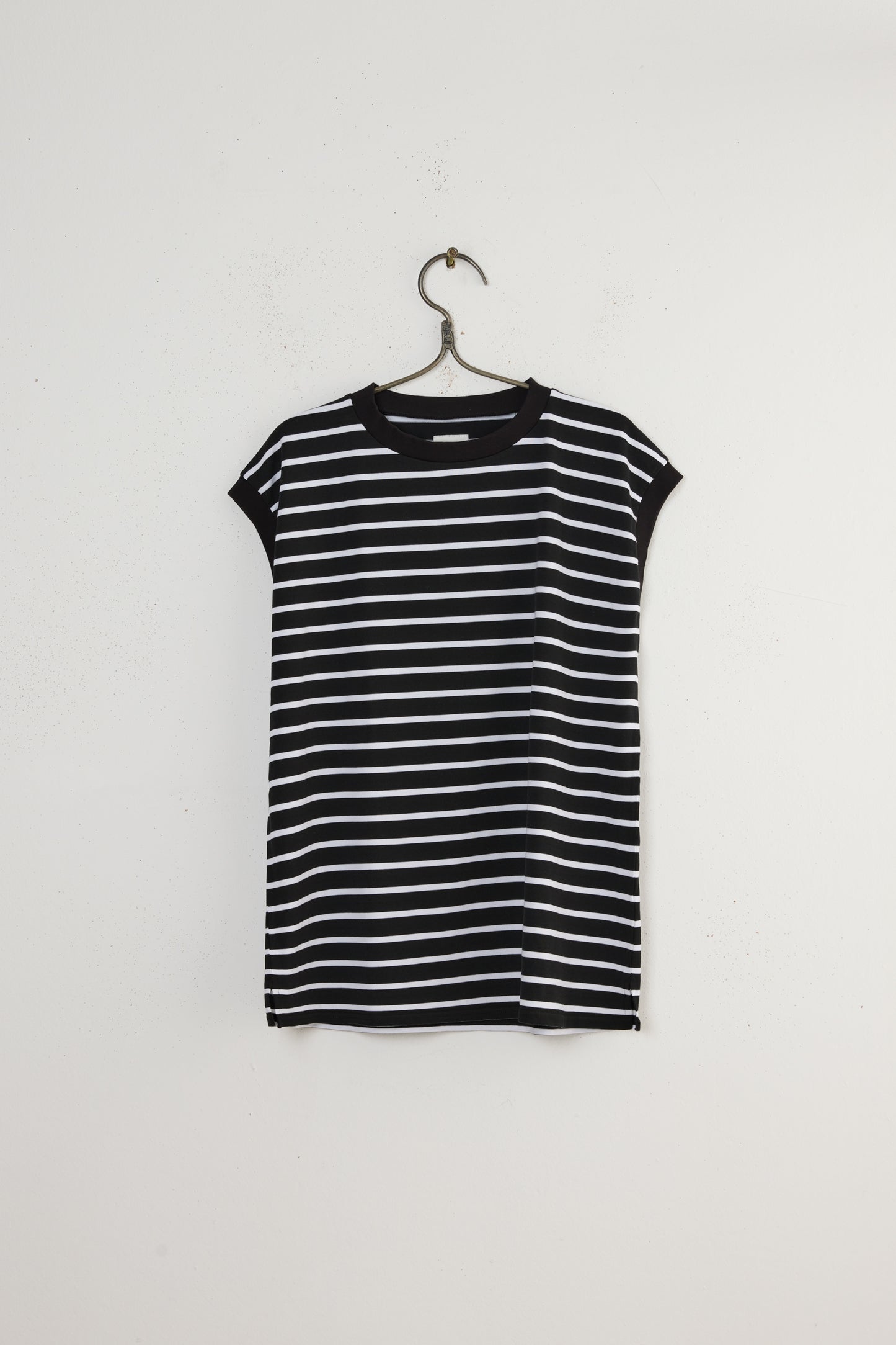 SLEEVELESS TRIM T-SHIRT