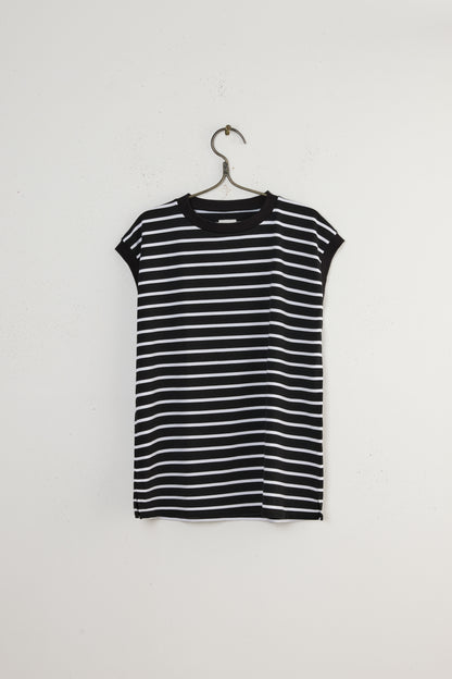 SLEEVELESS TRIM T-SHIRT