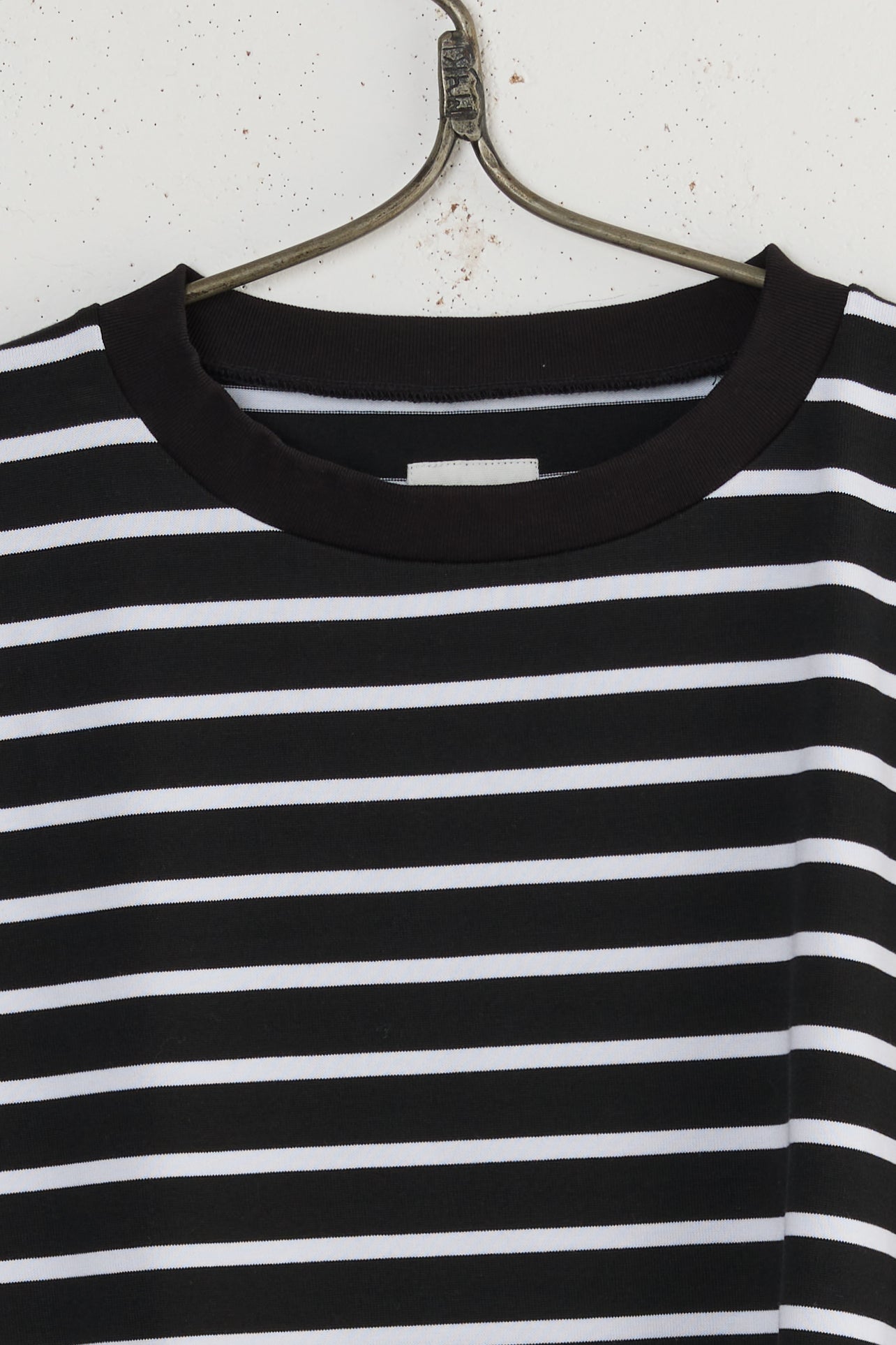 SLEEVELESS TRIM T-SHIRT