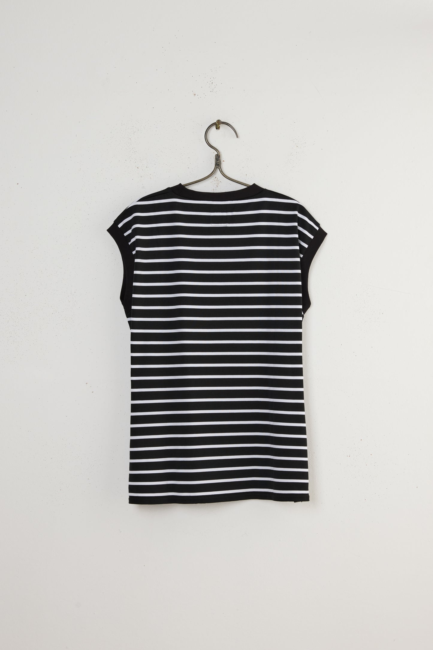 SLEEVELESS TRIM T-SHIRT