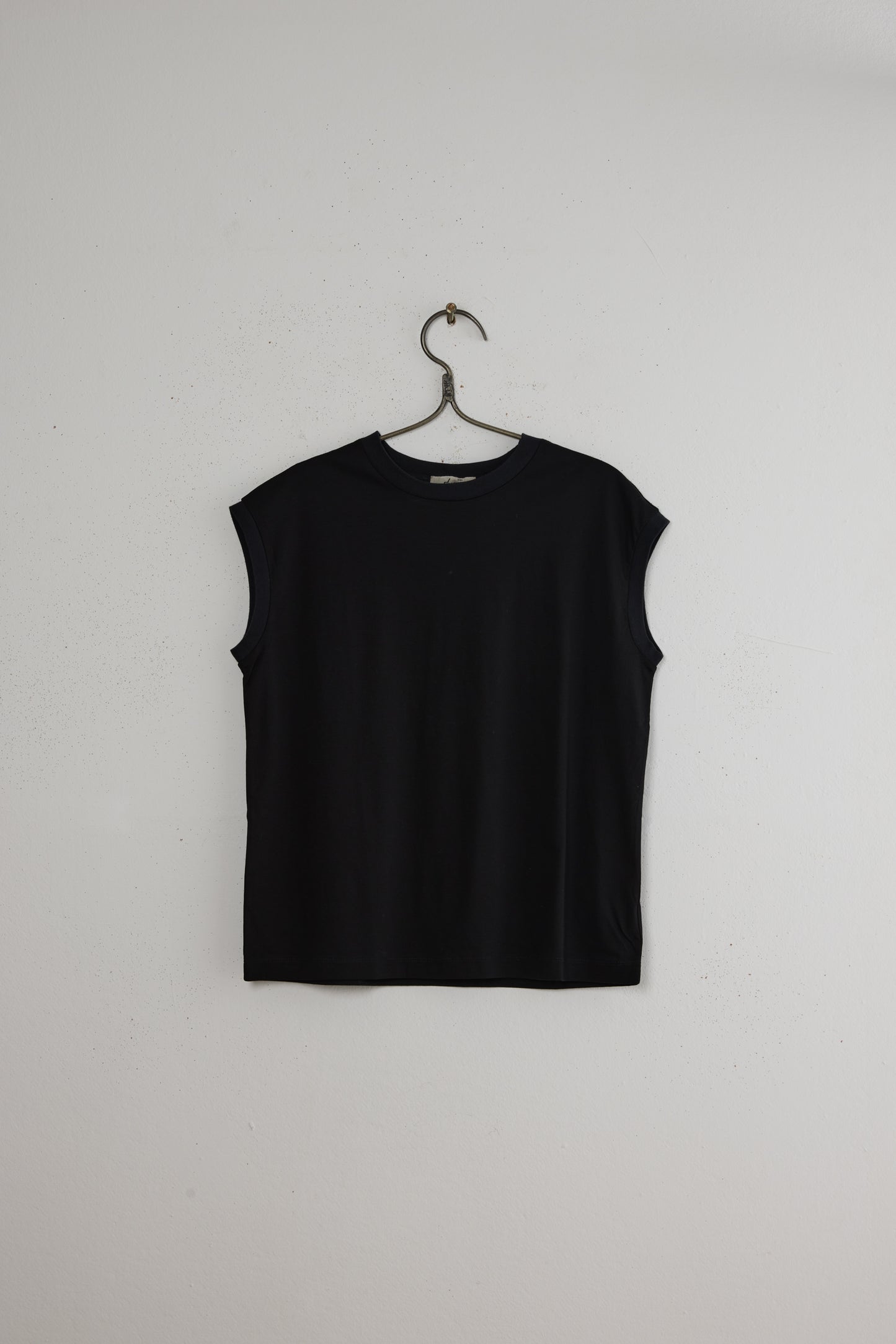 SLEEVELESS PULLOVER C