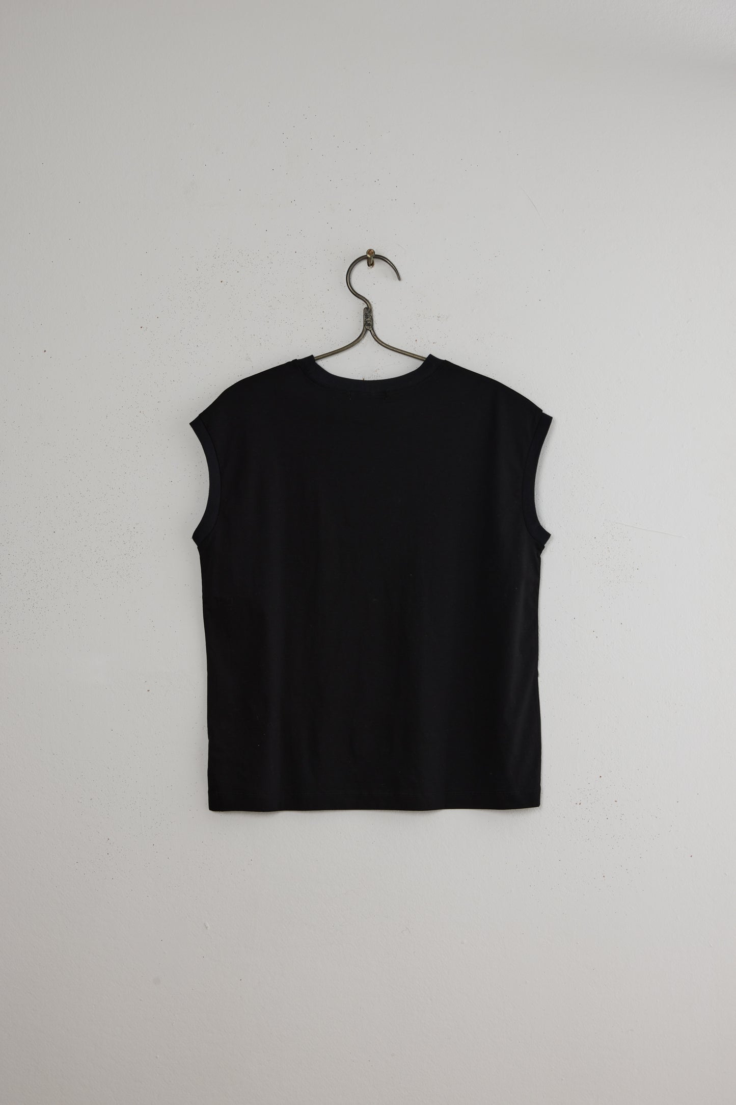 SLEEVELESS PULLOVER C