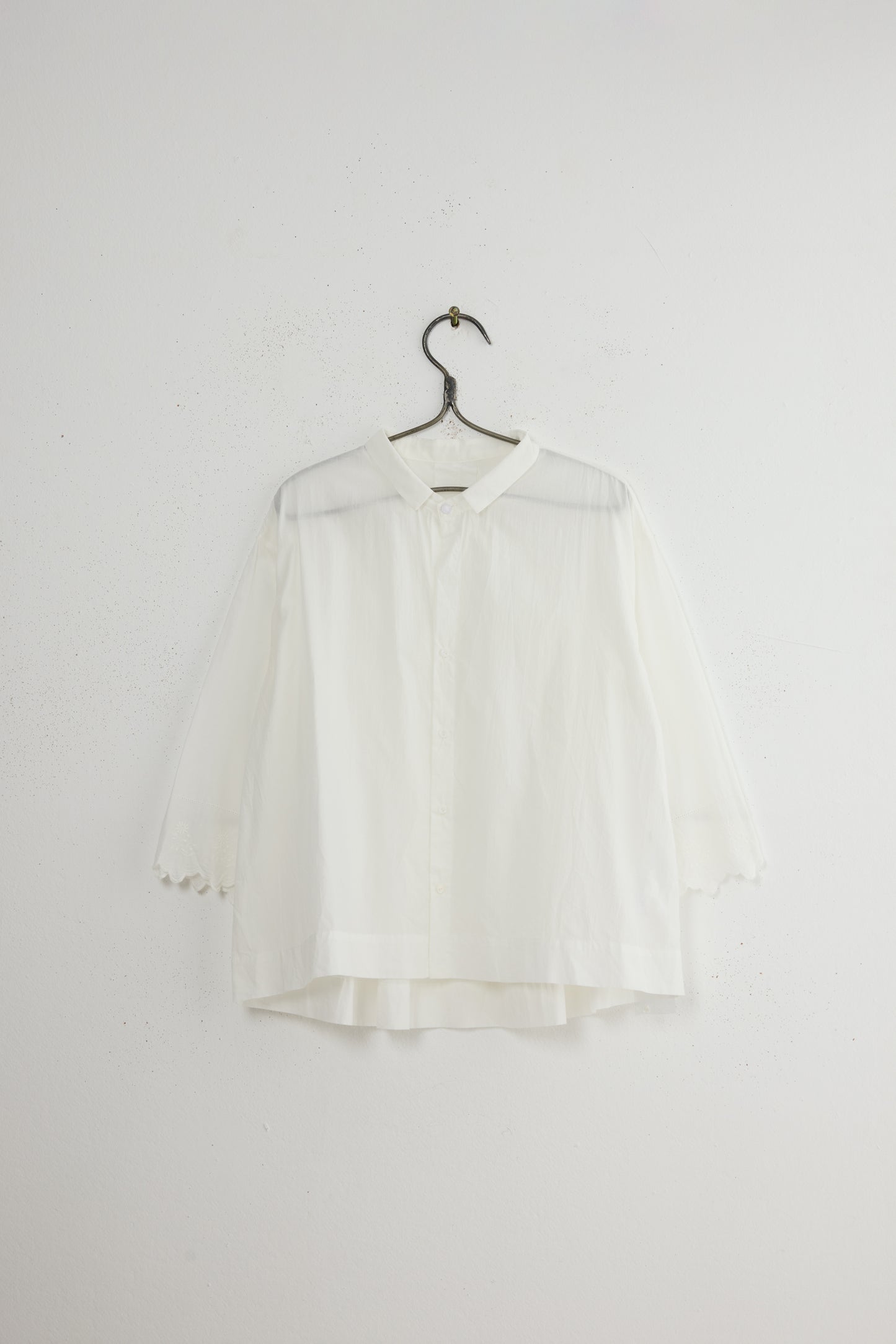 LACE SLEEVE SHIRT