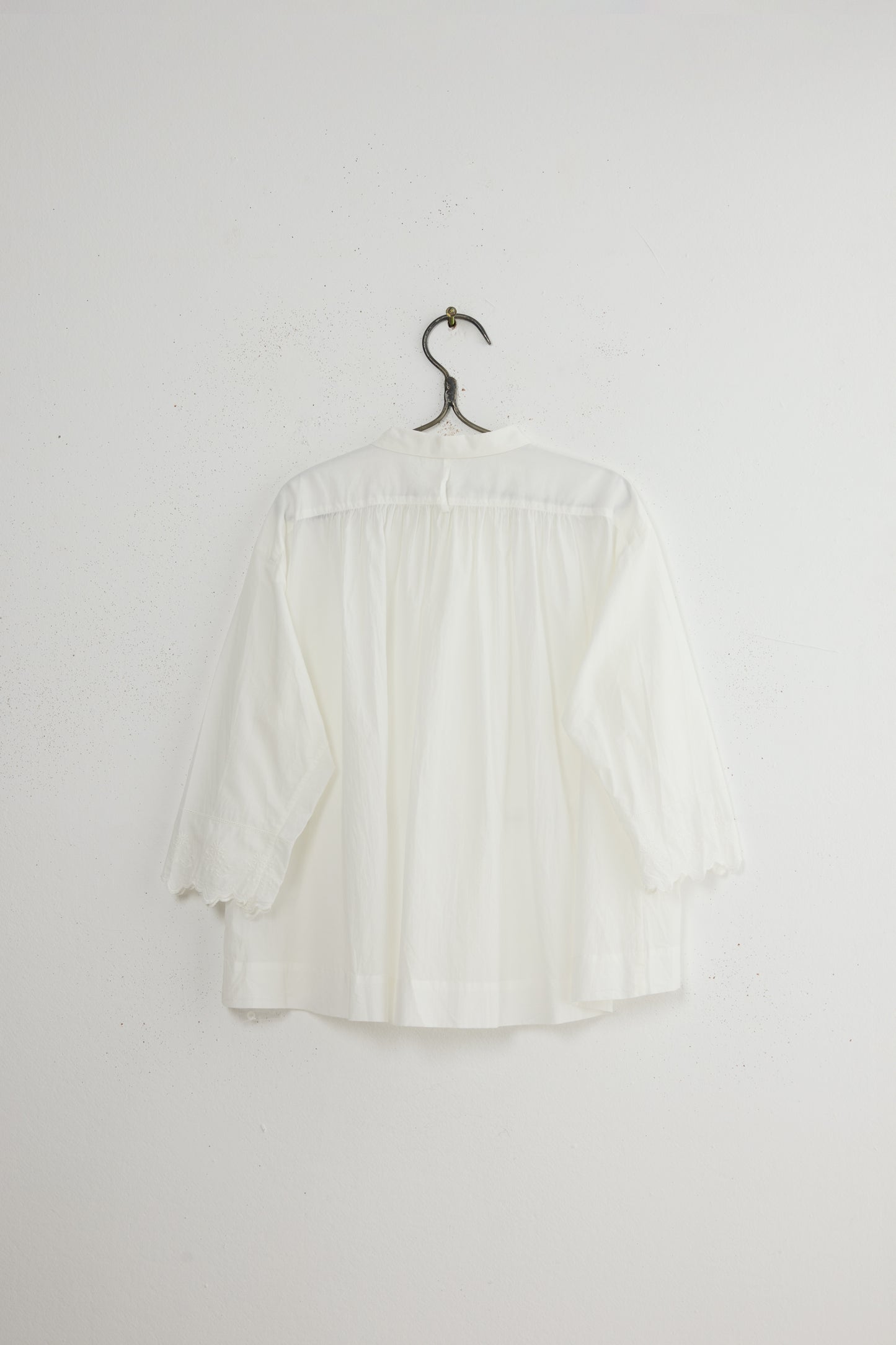 LACE SLEEVE SHIRT