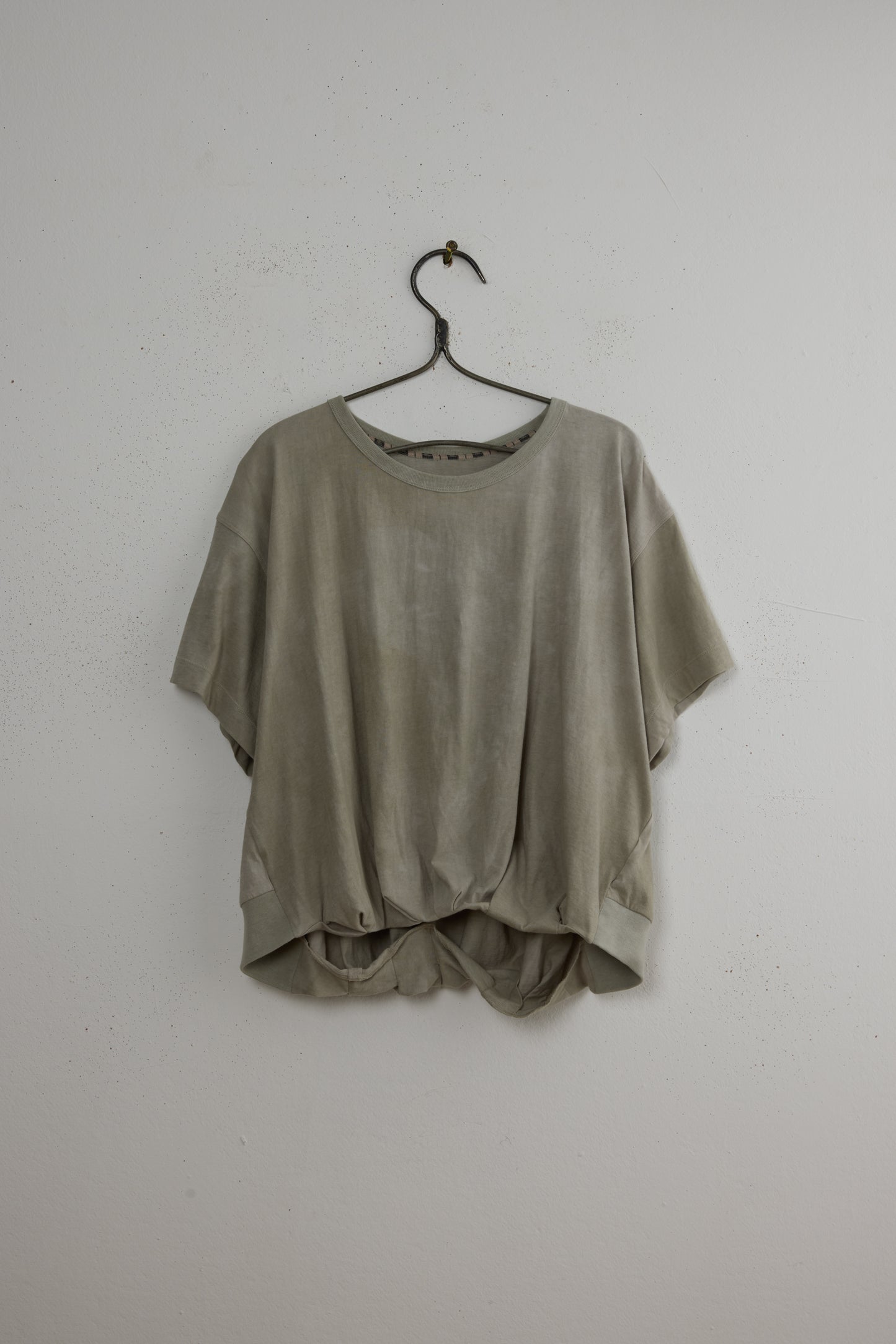 GATHERED T-SHIRT