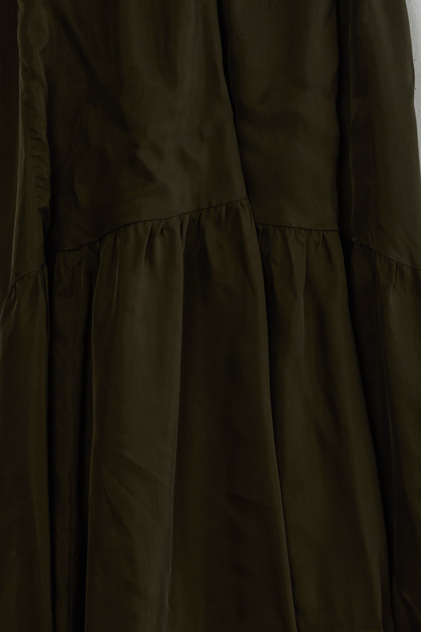 V-NECK GATHER DRESS