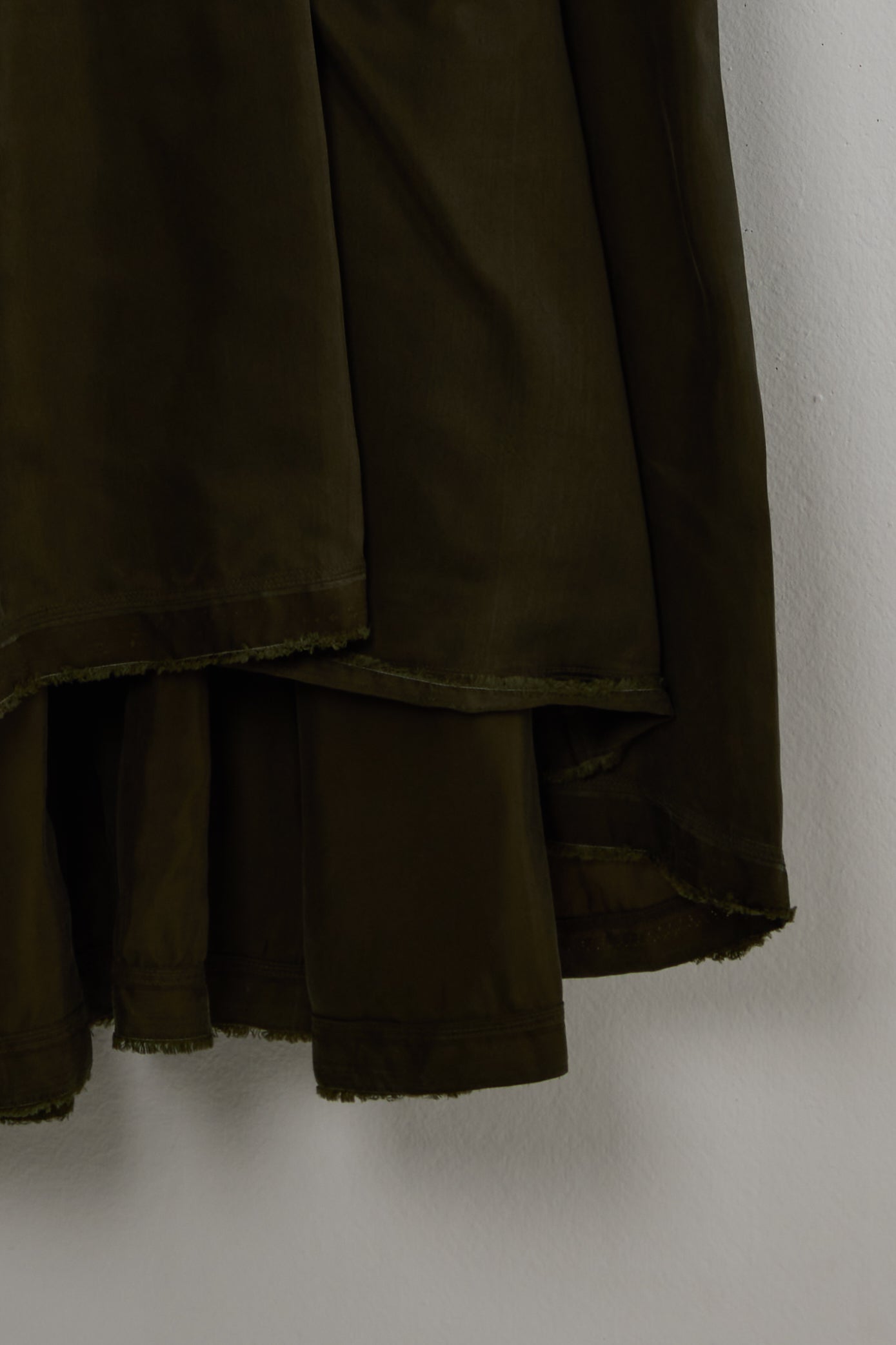 V-NECK GATHER DRESS
