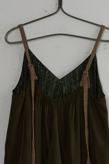 V-NECK GATHER DRESS