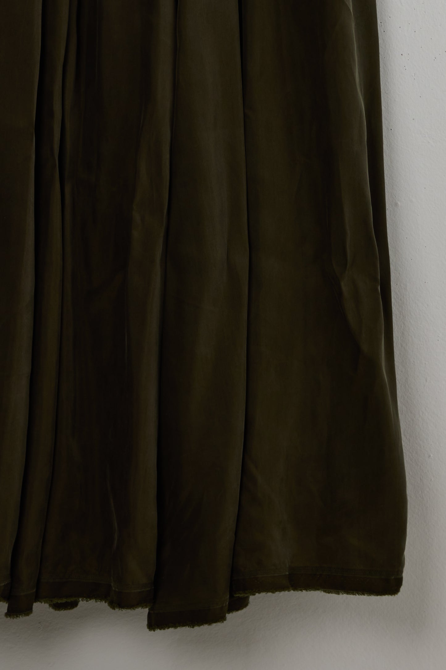 V-NECK GATHER DRESS